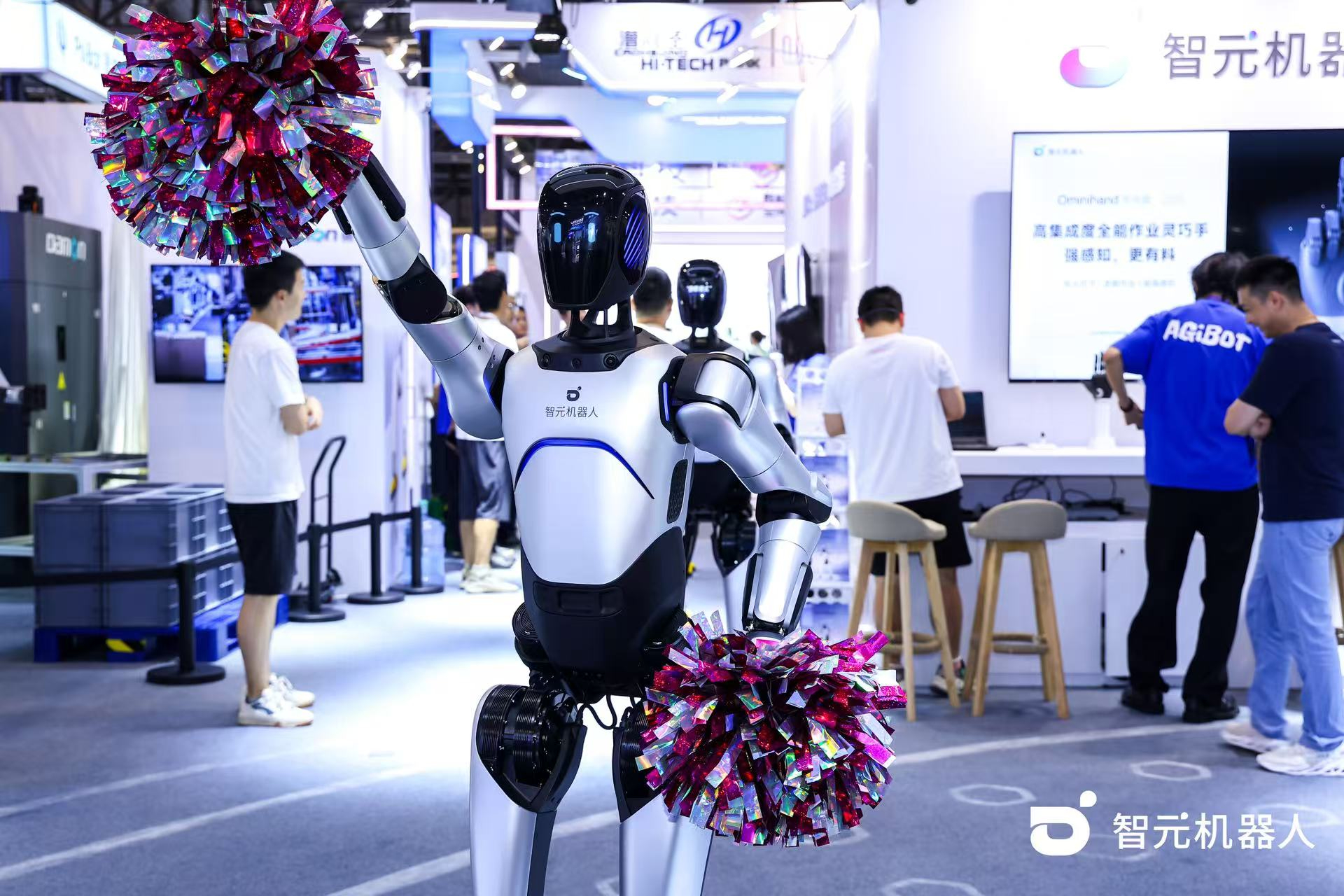 im电竞机器人 WAIC 首日展台火爆，机器...